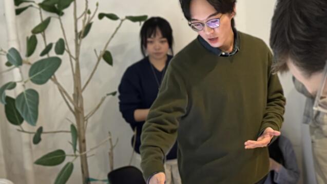 Shih-Hsueh Wang showing a project